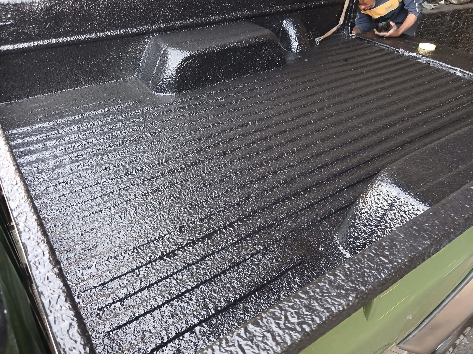 Bakkie load bin and cab floor, finished