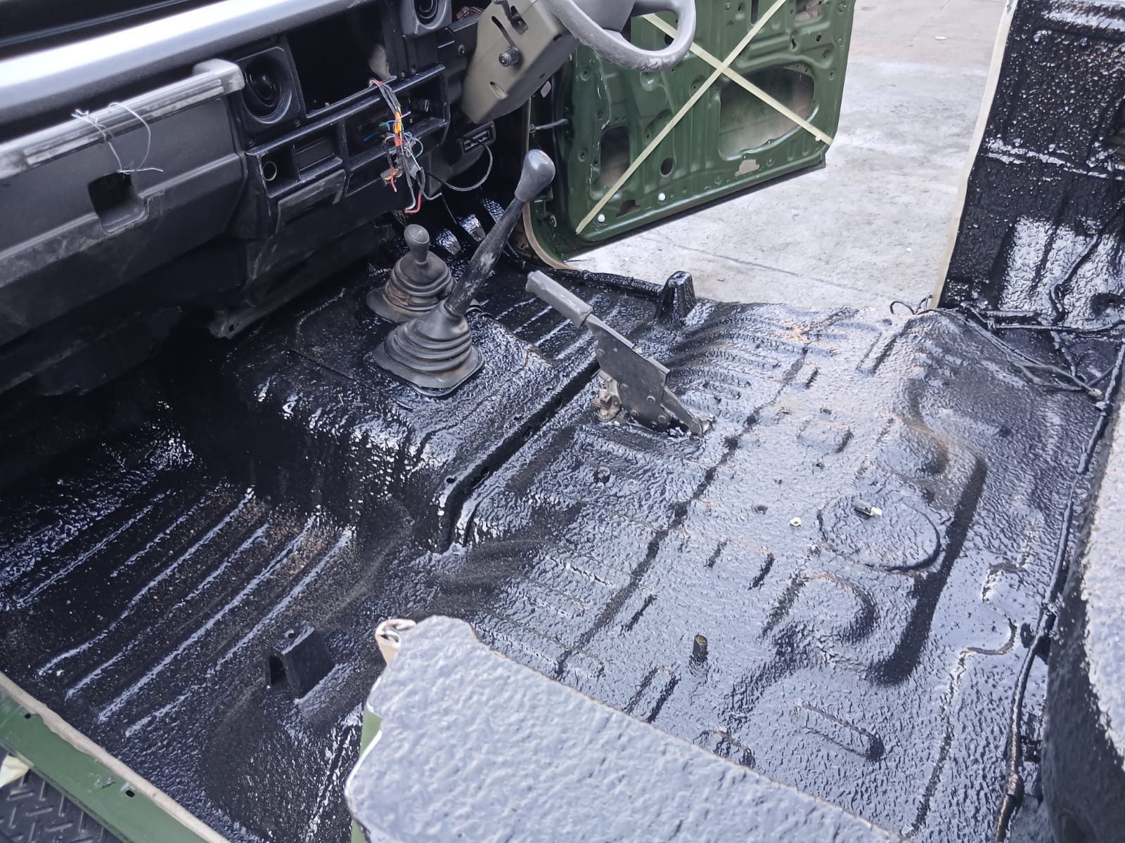 Bakkie load bin and cab floor